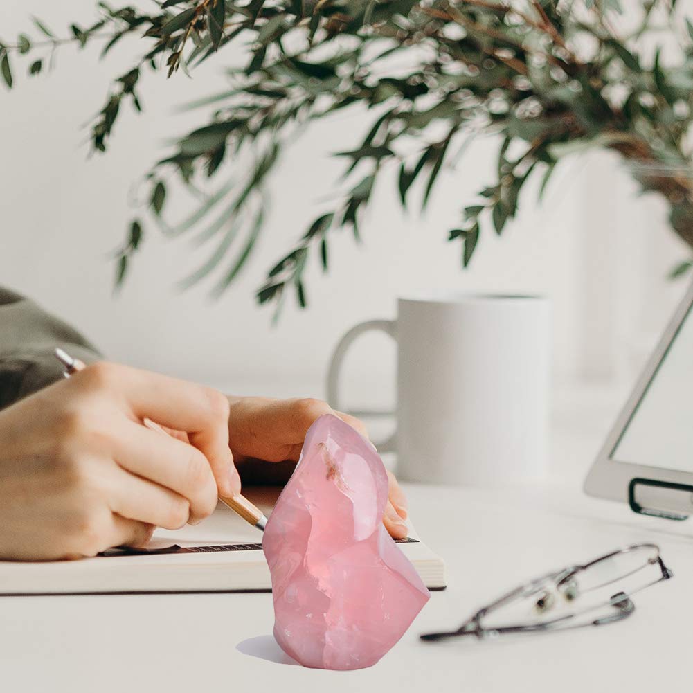 AMOYSTONE cuarzo rosa torre en ambiente de meditación, aporta serenidad.