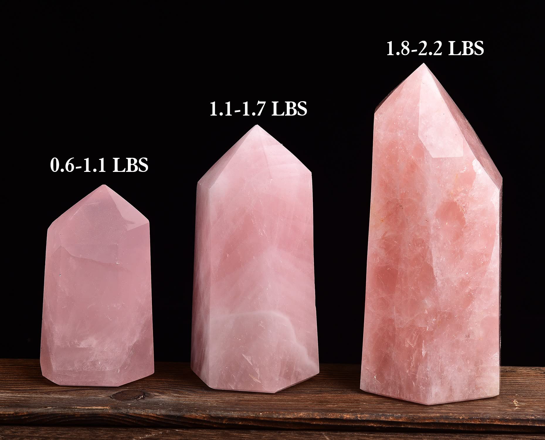 AMOYSTONE obelisco de cuarzo rosa en ambiente de paz.