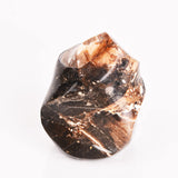AMOYSTONE Ópalo Negro: pieza de exhibición en estantería o mesa de centro.
