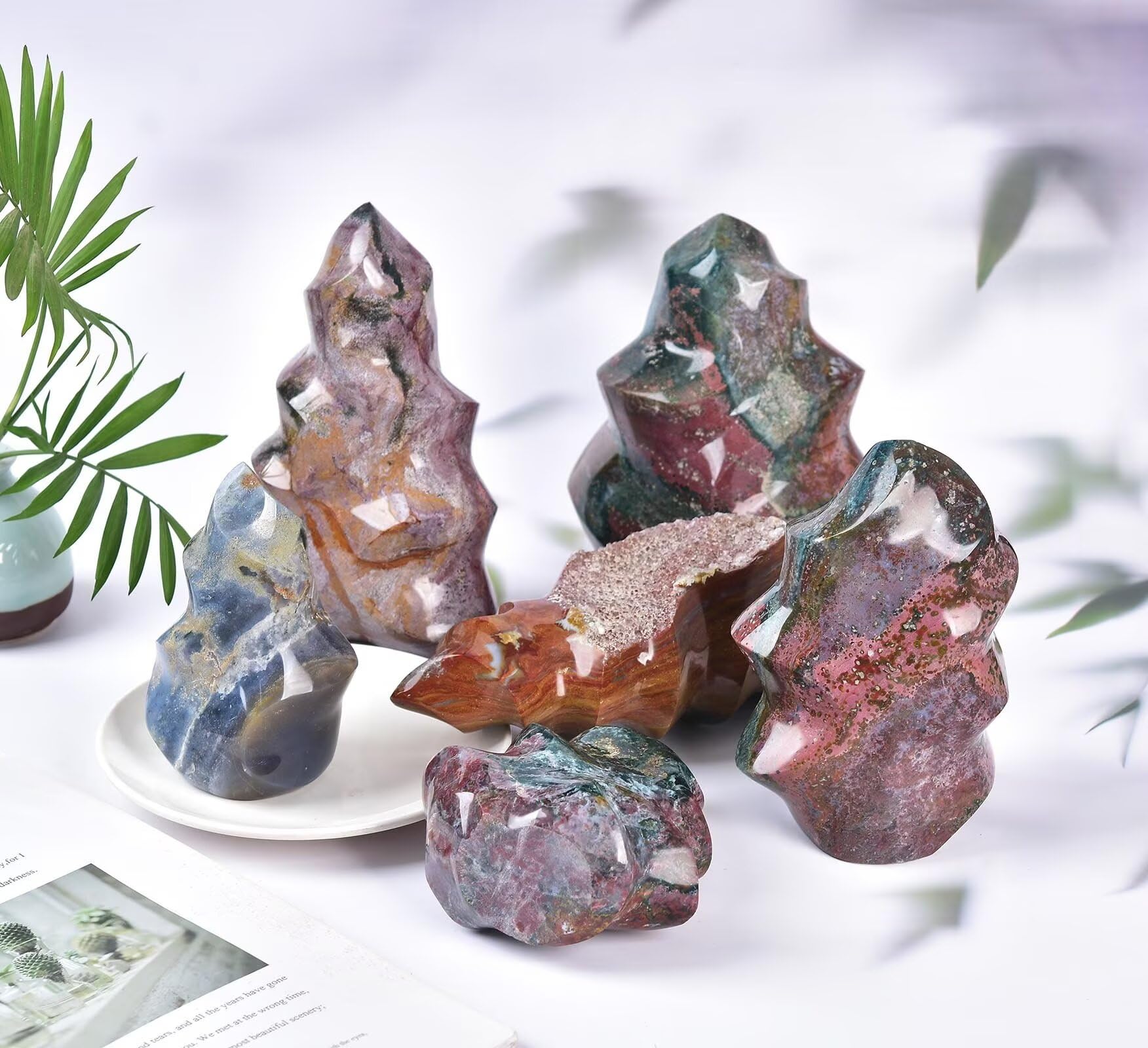 AMOYSTONE detalle del canto, jasper oceánico, uso decorativo en escritorio