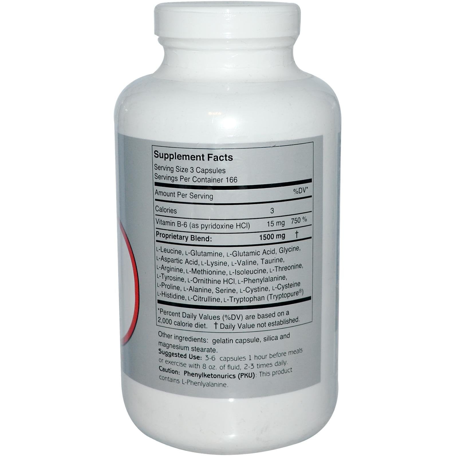 Anabol Naturals Amino Balance cápsulas en mano para uso diario y conveniencia