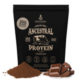 Ancestral Supplements proteína en polvo chocolate en vaso, sabor suave y práctico