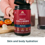 Bebida de Ancient Nutrition Hydrate con sabor frutos rojos en vaso listo para beber