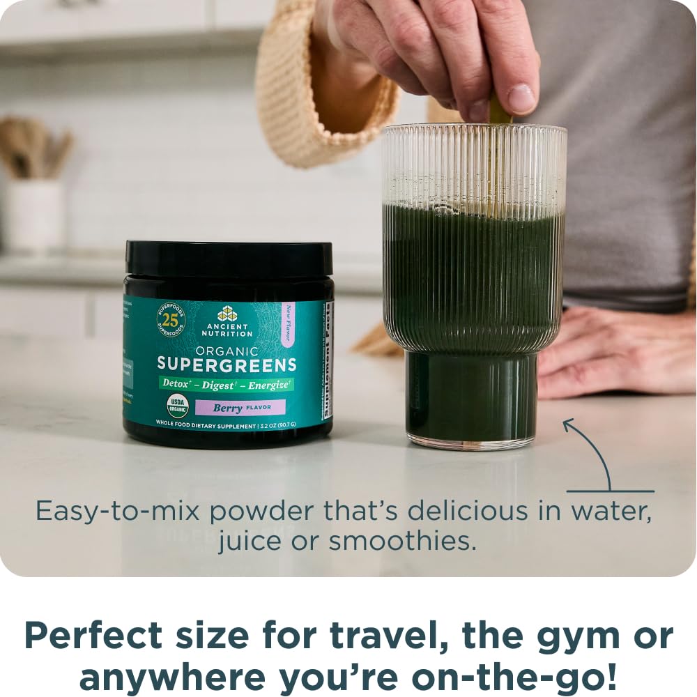Ancient Nutrition SuperGreens contiene mezcla digestiva para detox suave y salud intestinal.