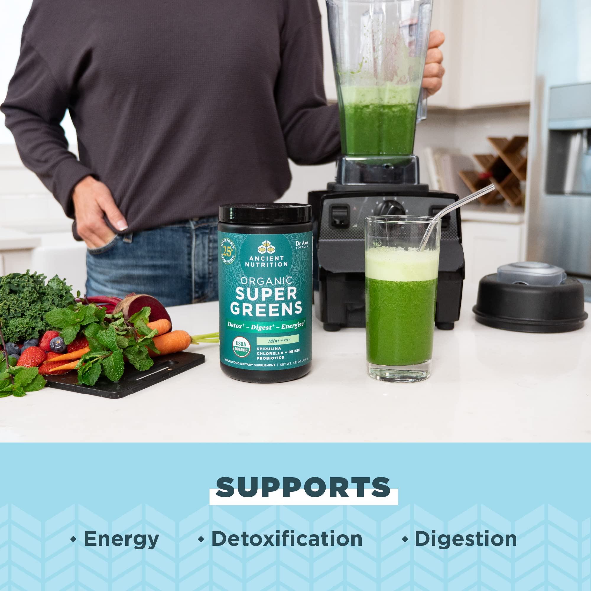 Mezcla en agua o batido con Ancient Nutrition SuperGreens para detox suave.