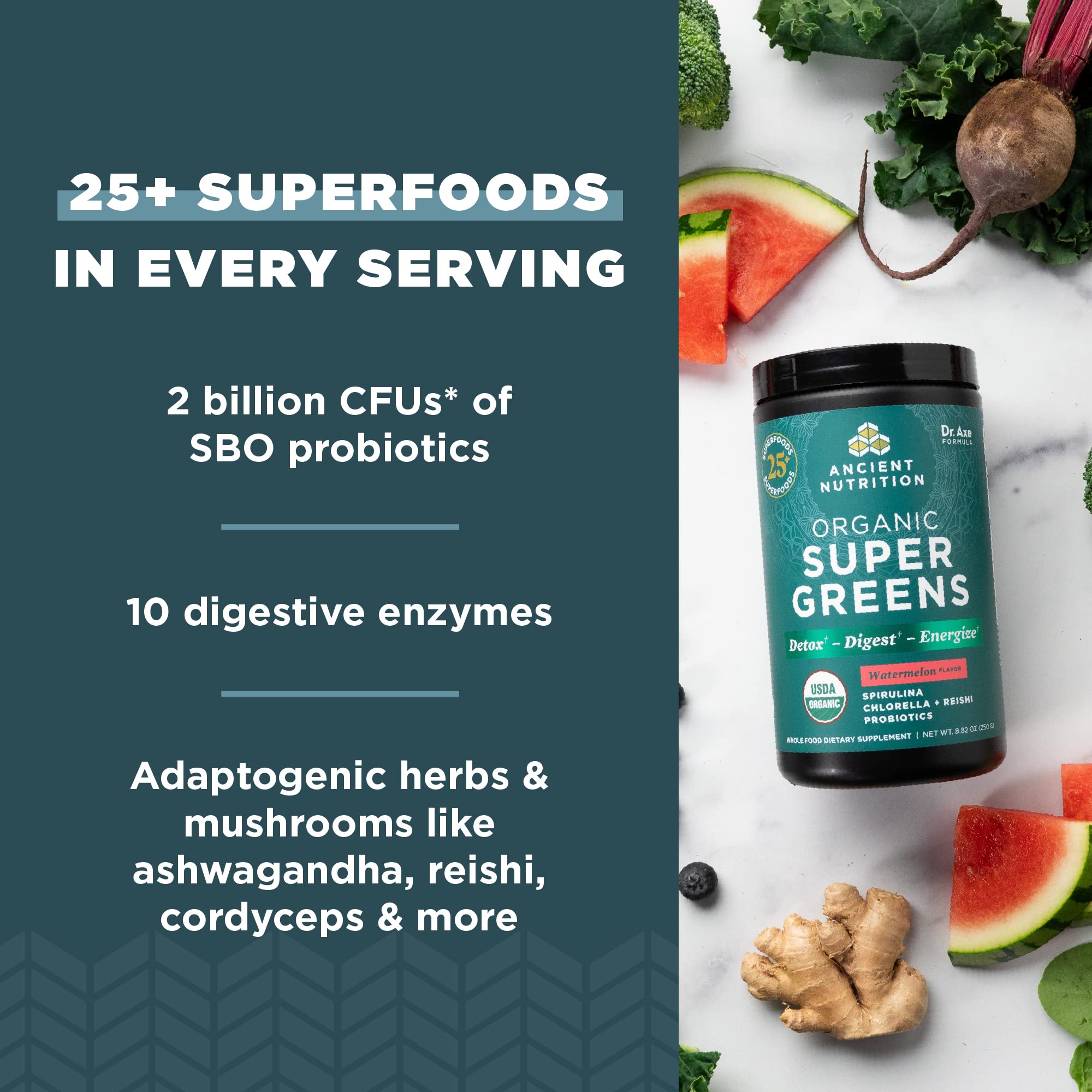 Ancient Nutrition SuperGreens verter en agua para bebida refrescante