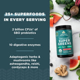 Ancient Nutrition SuperGreens verter en agua para bebida refrescante