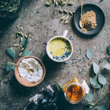 Anima Mundi Golden Moon Milk servida en taza serenidad y sabor suave.