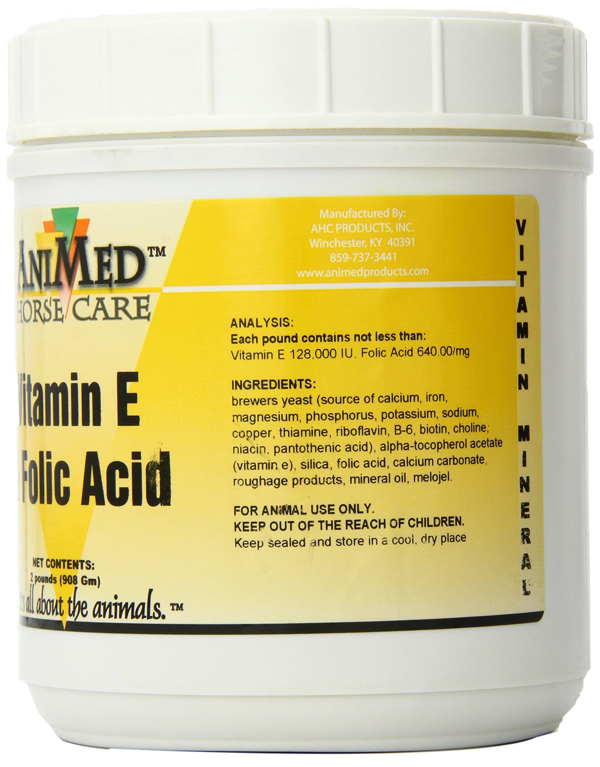 ANIMED Vitamina E y ácido fólico, caballo en pasto con nutrición estable.