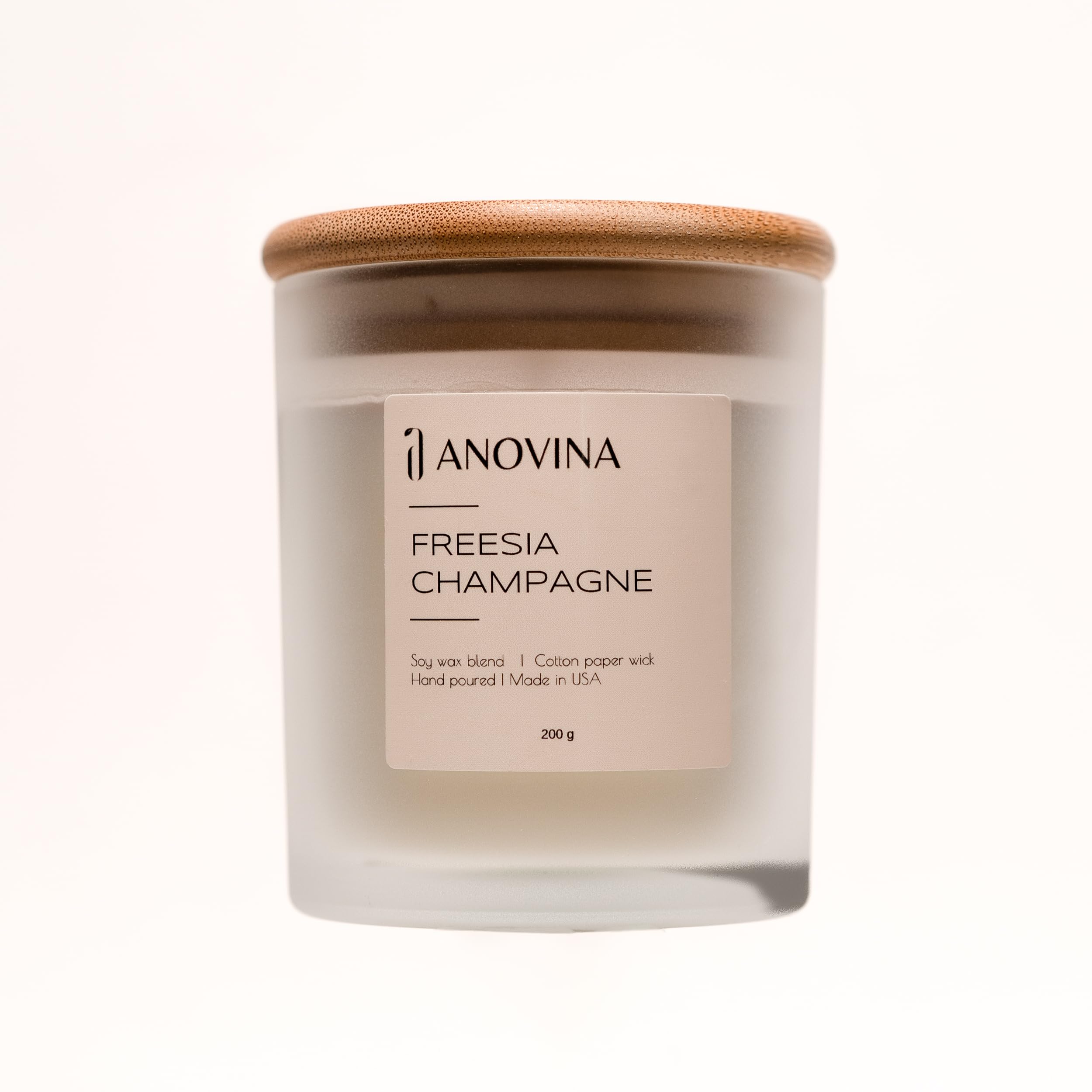 Vela Anovina fresias champagne: nota floral elegante para espacios.