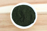 Polvo de chlorella sobre yogur y postres para toque nutritivo.