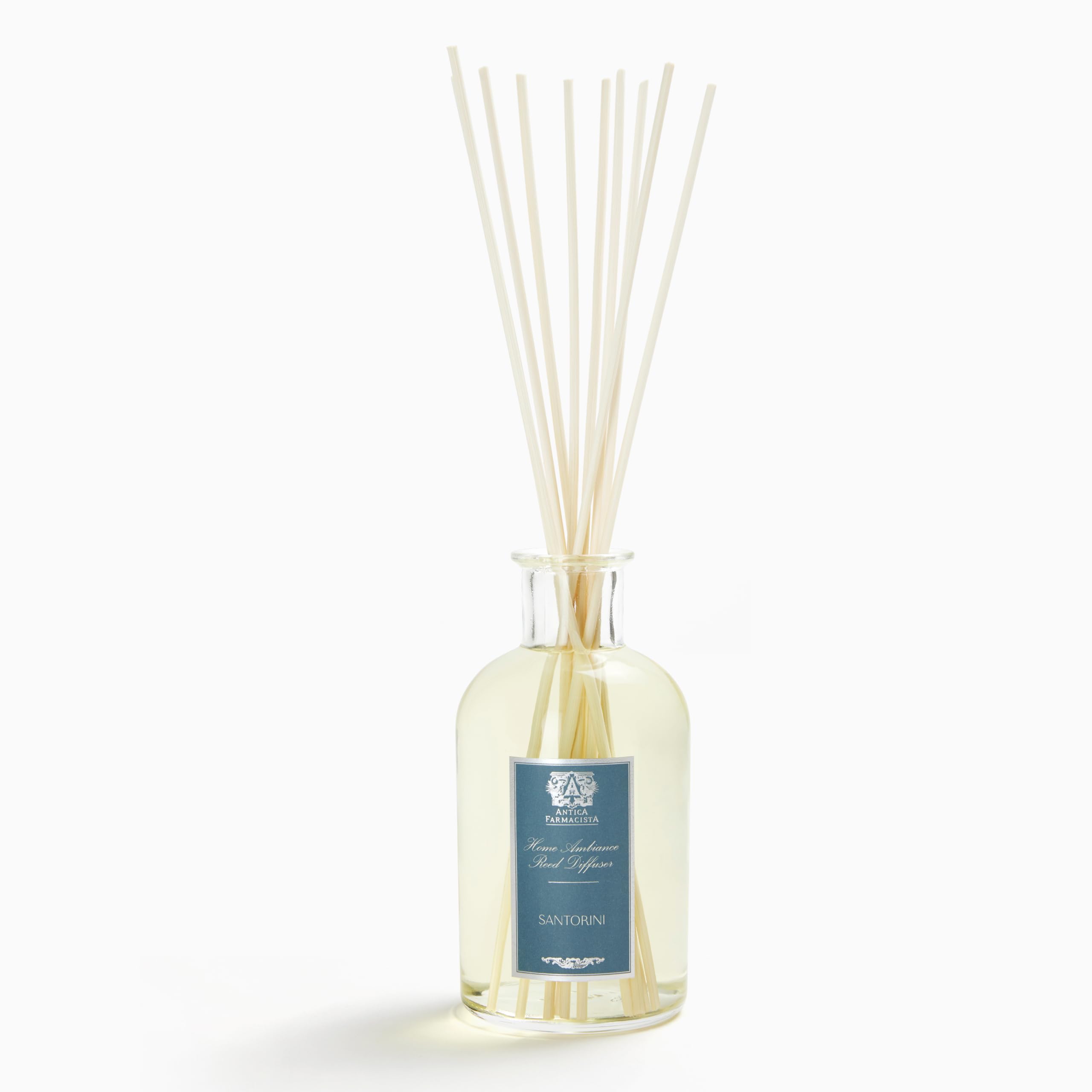 Antica Farmacista difusor Santorini: botella elegante que perfuma el salón con notas mediterráneas.