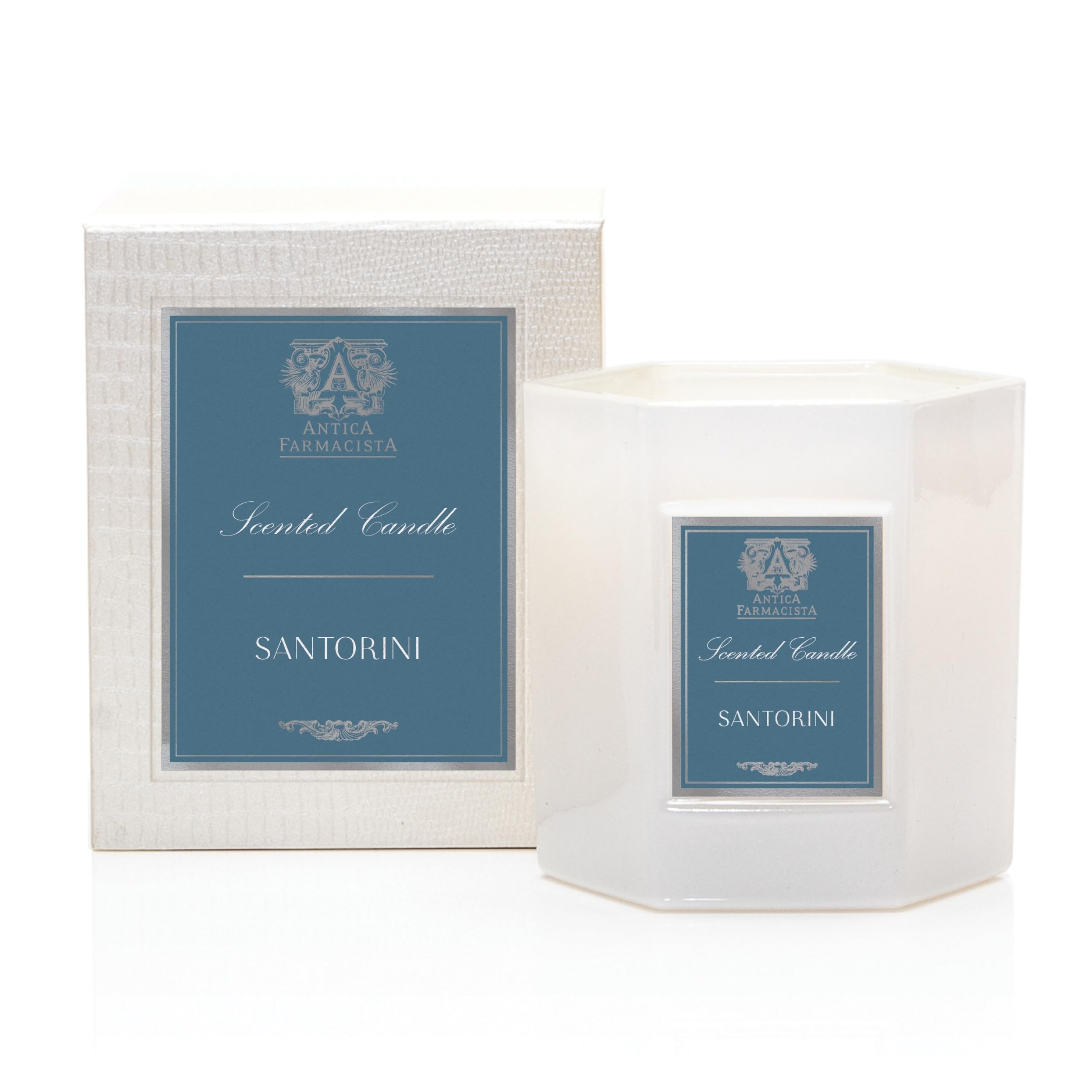 Vela Antica Farmacista Santorini de 9 oz ilumina el espacio con aroma suave y duradero