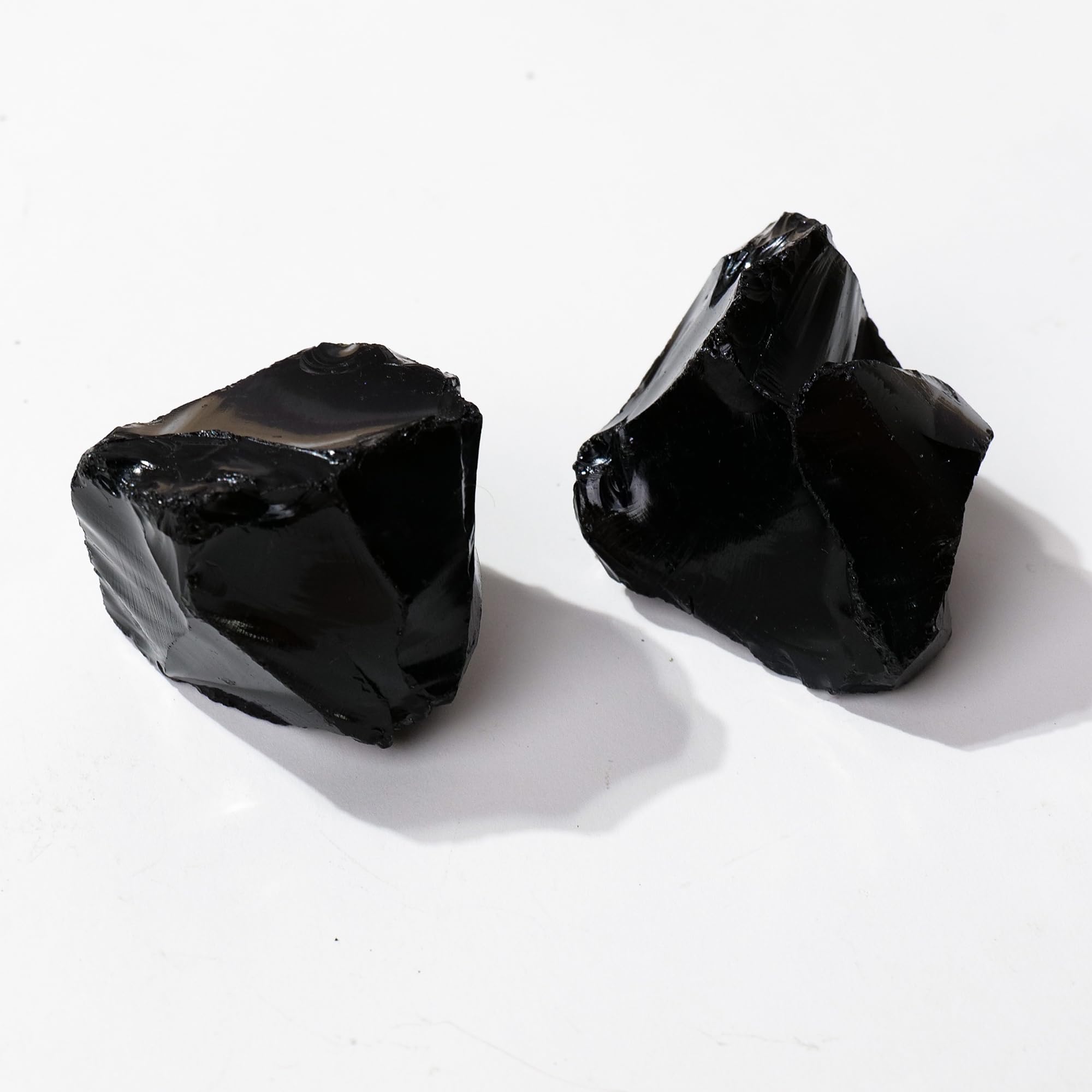 Obsidiana de Apengshi para decoración del hogar con tono negro profundo.