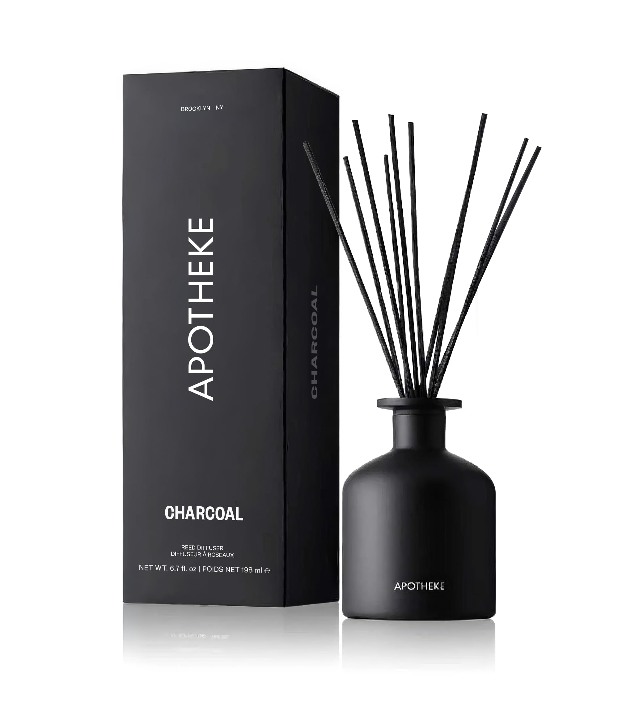 APOTHEKE Charcoal: botella de difusor para aroma duradero en el salón.