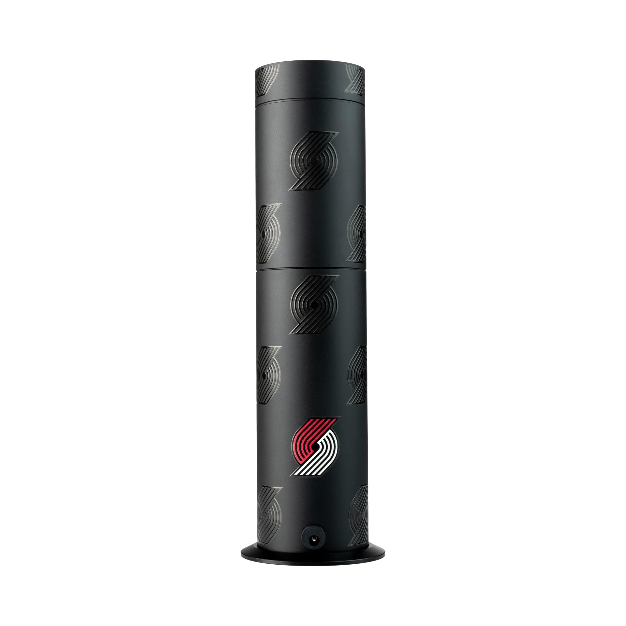 Primer plano del logotipo NBA en el difusor Aroma360 para atmósferas frescas.