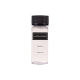 Aroma360 Timeless 50mL, botella vertiendo aroma suave para ambientar interiores.