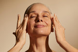 Aromatherapy Associates De-Stress Mind aplicacion rapida en muñeca.