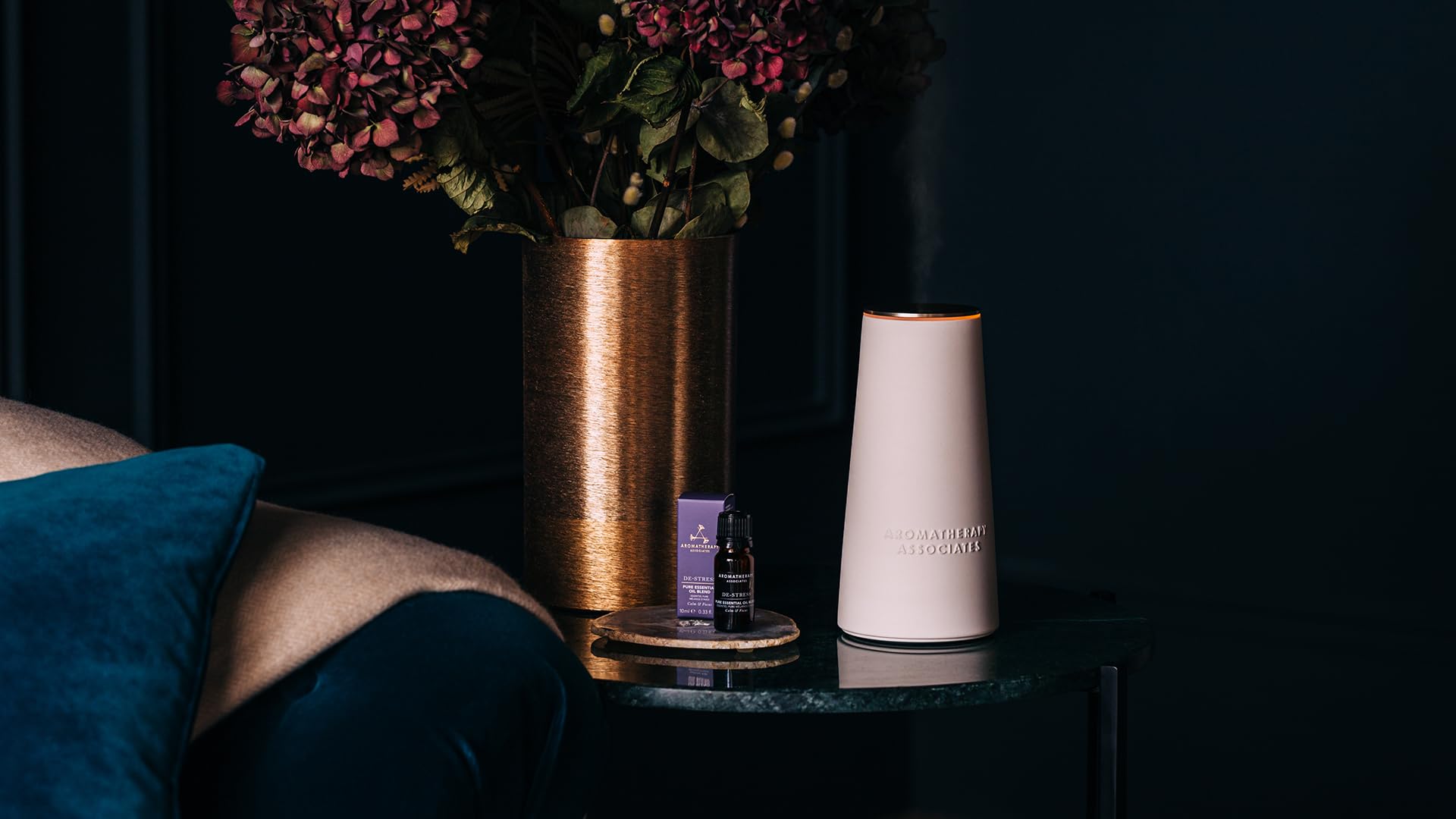 Aromatherapy Associates: manzanilla en aceite esencial para ayudar a relajar cuerpo y mente