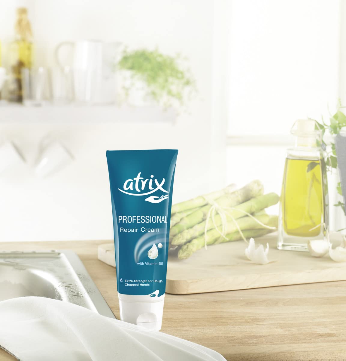 Atrix Crema Reparadora con panthenol, calma el cuero cabelludo y nutre puntas.