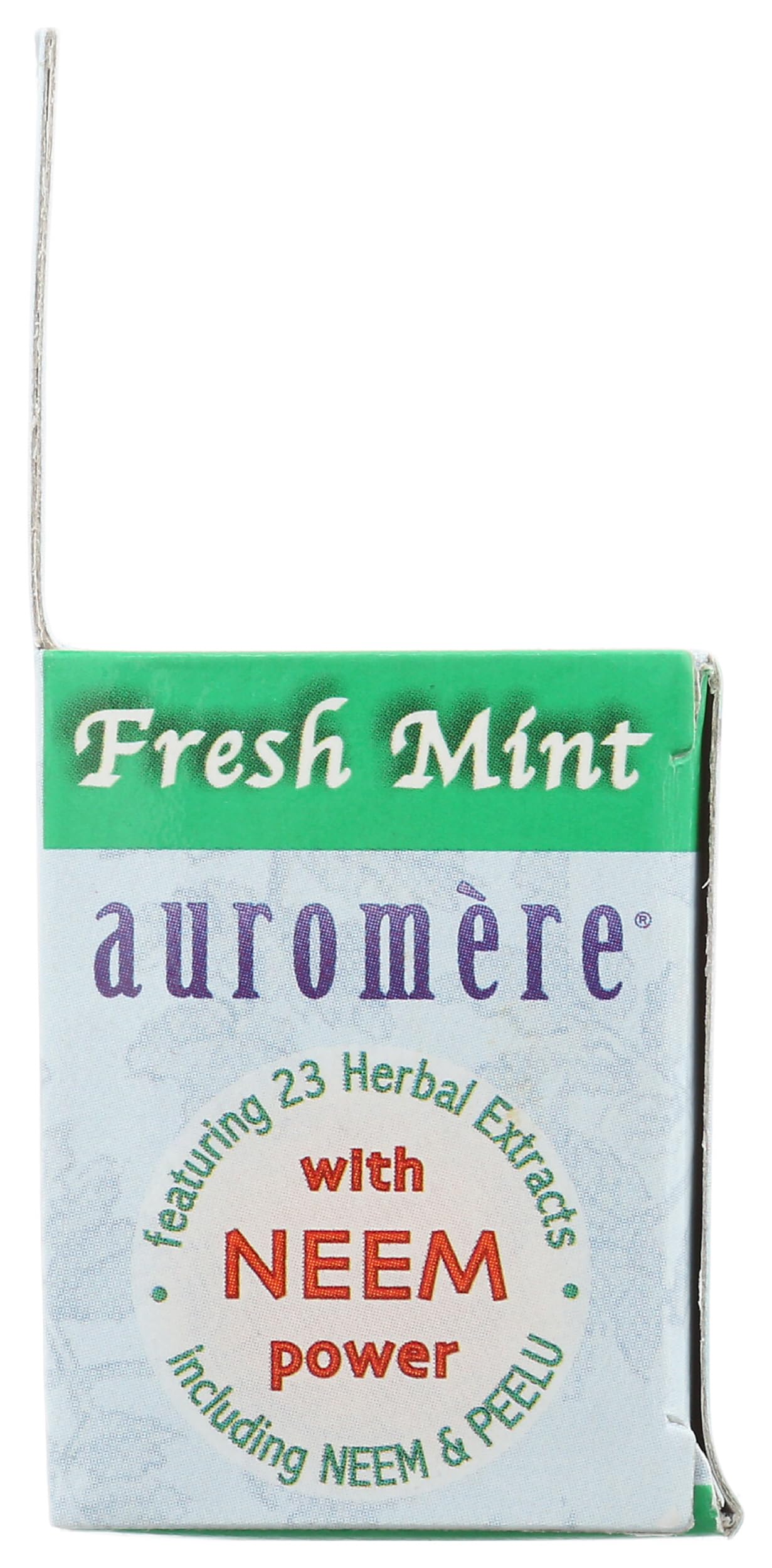 Cepillo junto a Auromere Freshmint lista para la rutina diaria.