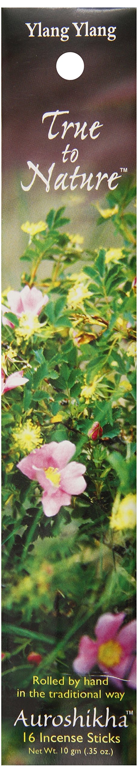 Auroshikha Incienso Ylang Ylang frente al envase para crear un ambiente relajante.