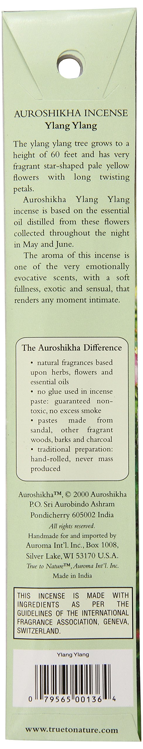 Auroshikha Incienso Ylang Ylang encendido perfuma la sala con notas exóticas.