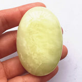Piedra natural Bacatgem cristal para meditación y equilibrio energético.