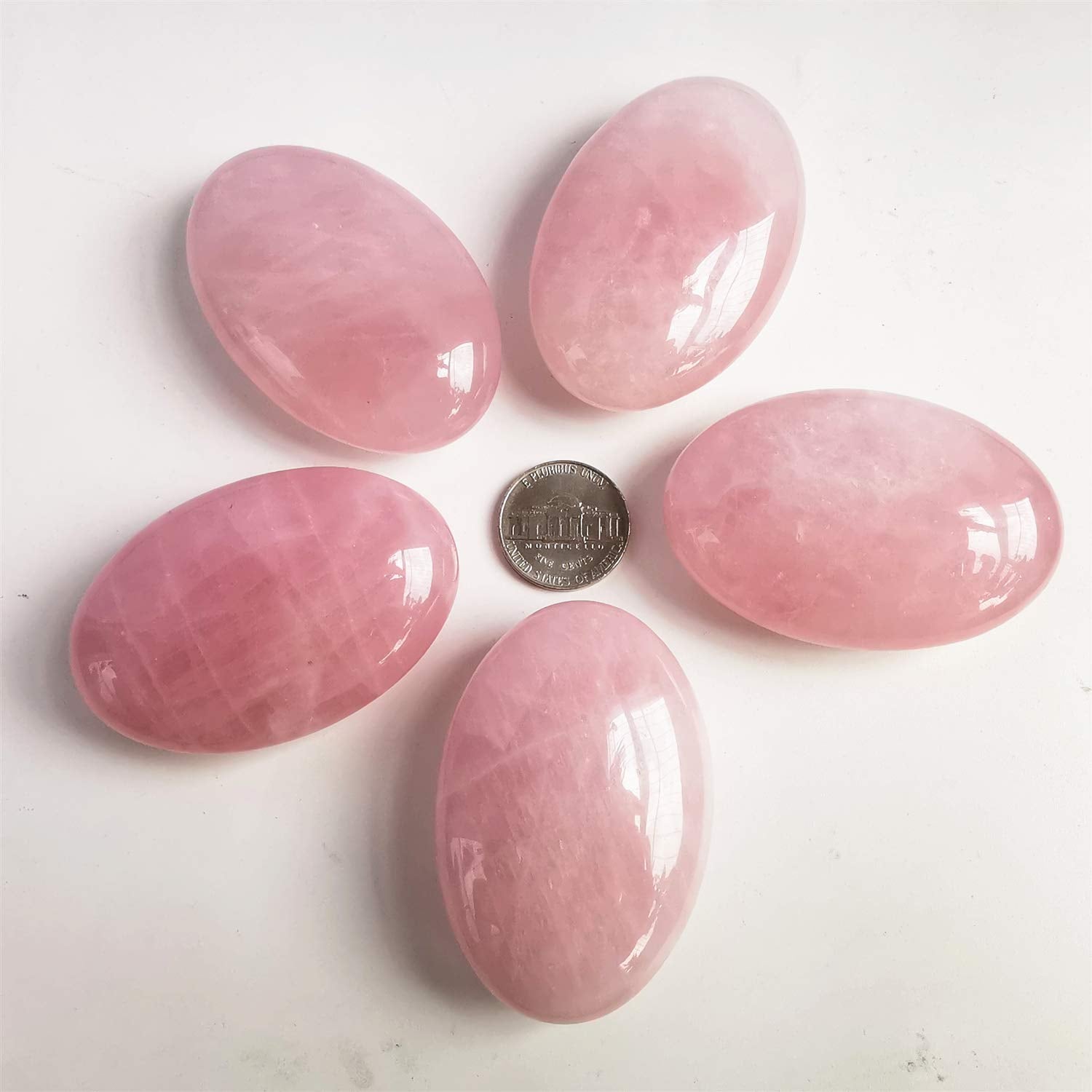 Bacatgem cuarzo rosado oval para meditación y claridad mental.
