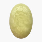 Piedra de preocupación Bacatgem en forma oval para relajación y masaje suave.