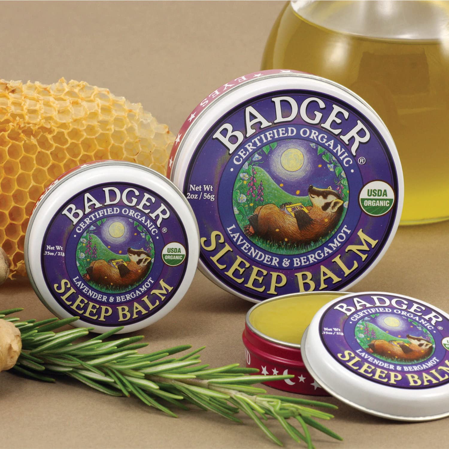 Bálsamo Badger con aceite esencial, enfoque en aromas relajantes.
