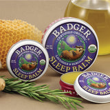 Bálsamo Badger con aceite esencial, enfoque en aromas relajantes.