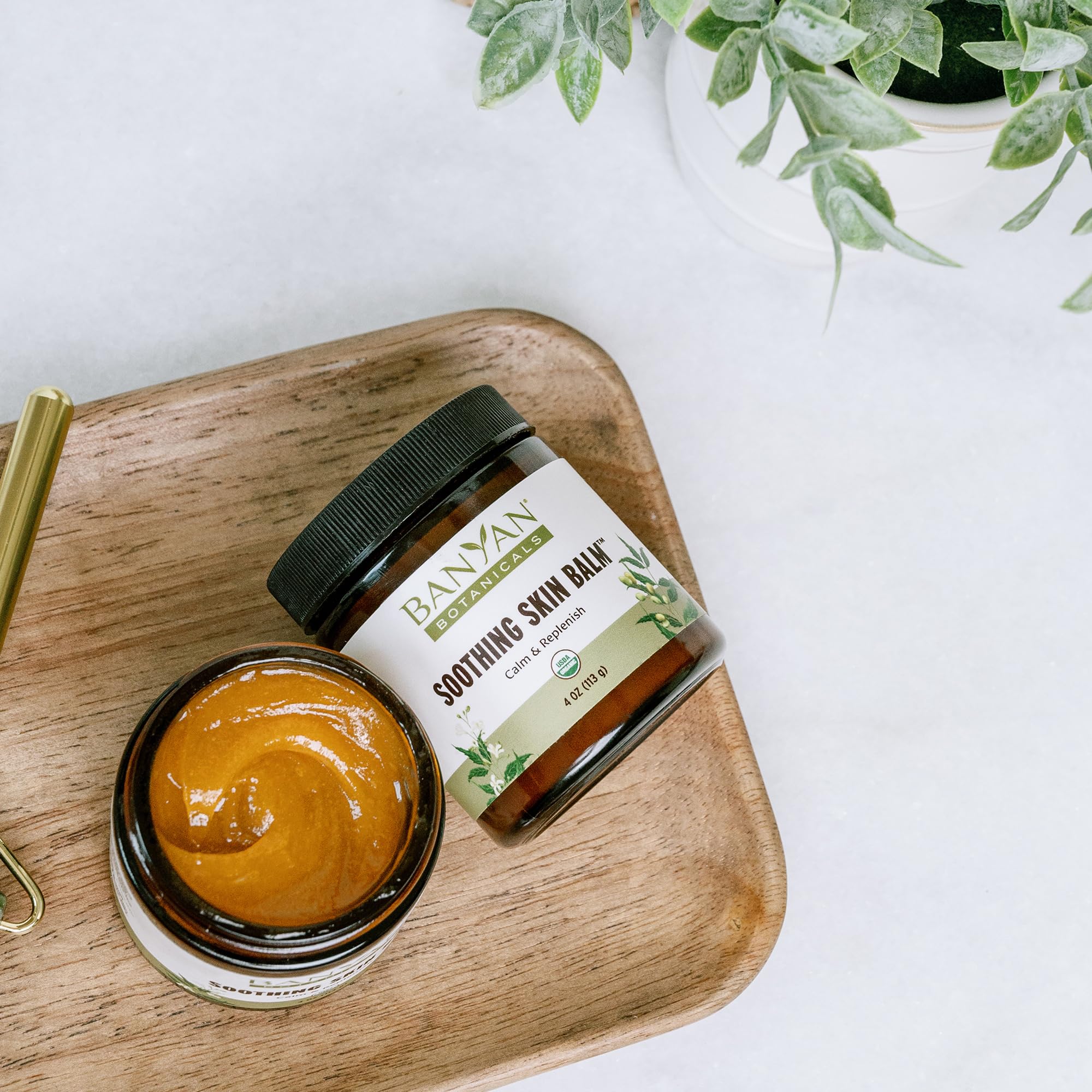 Bálsamo para piel seca de Banyan Botanicals, hidratación profunda.