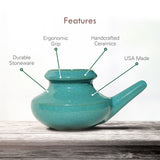 Baraka Neti Pot con acabado vidriado Jade, colores vibrantes para un lavado diario.