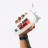 Go One More botella mezcladora con tapa rosca para llevar con seguridad.