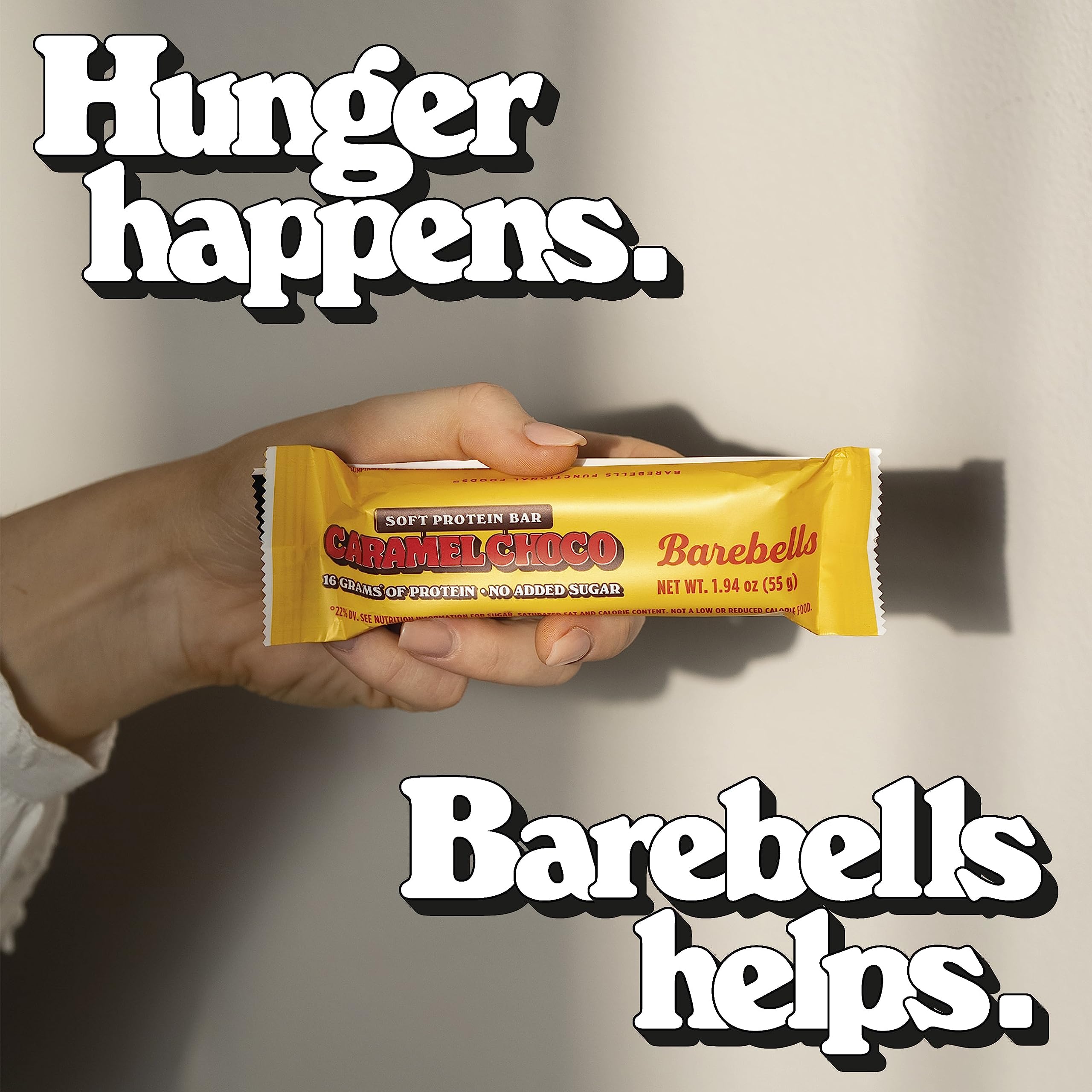 Barebells barra proteica suave caramel-choco en mesa de desayuno, ritual nutritivo y sabroso.