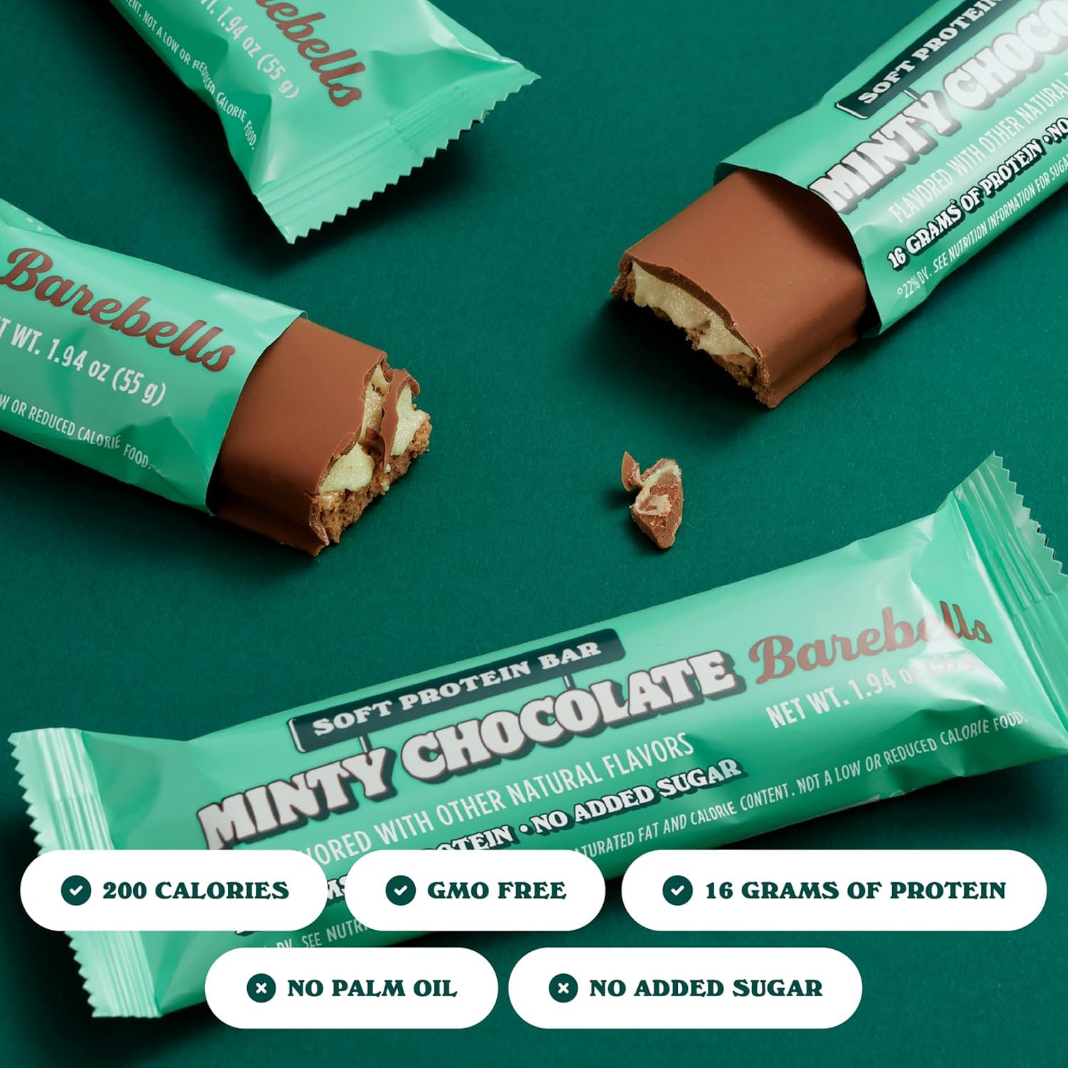 Barebells barra proteica suave mentolada en mano, snack práctico para entrenamientos.