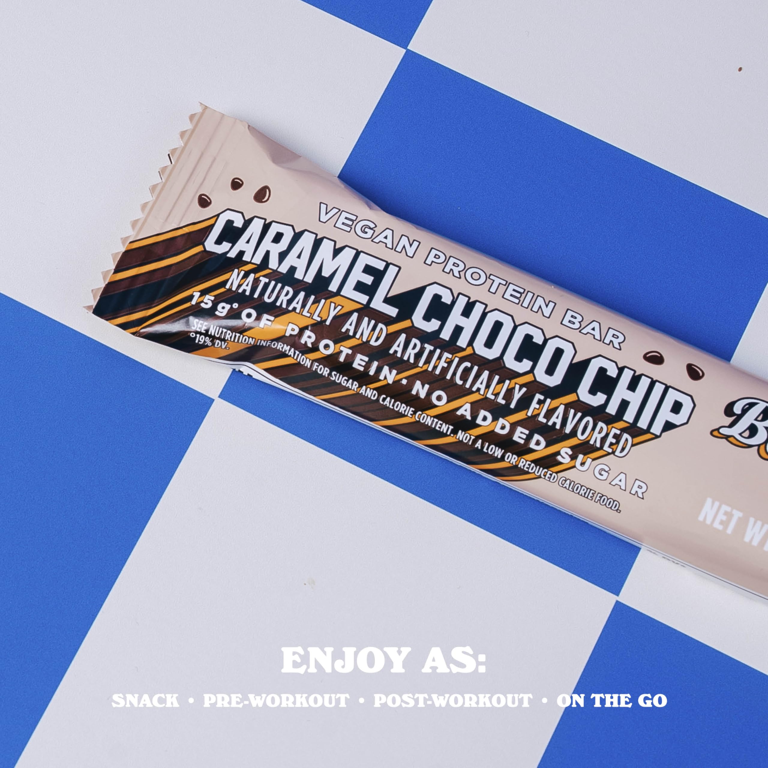 Desayuno rápido con Barebells Caramel Choco Chip como opción proteica vegana.