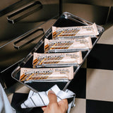 Barra Barebells Caramel Choco Chip lista para llevar en cualquier momento.