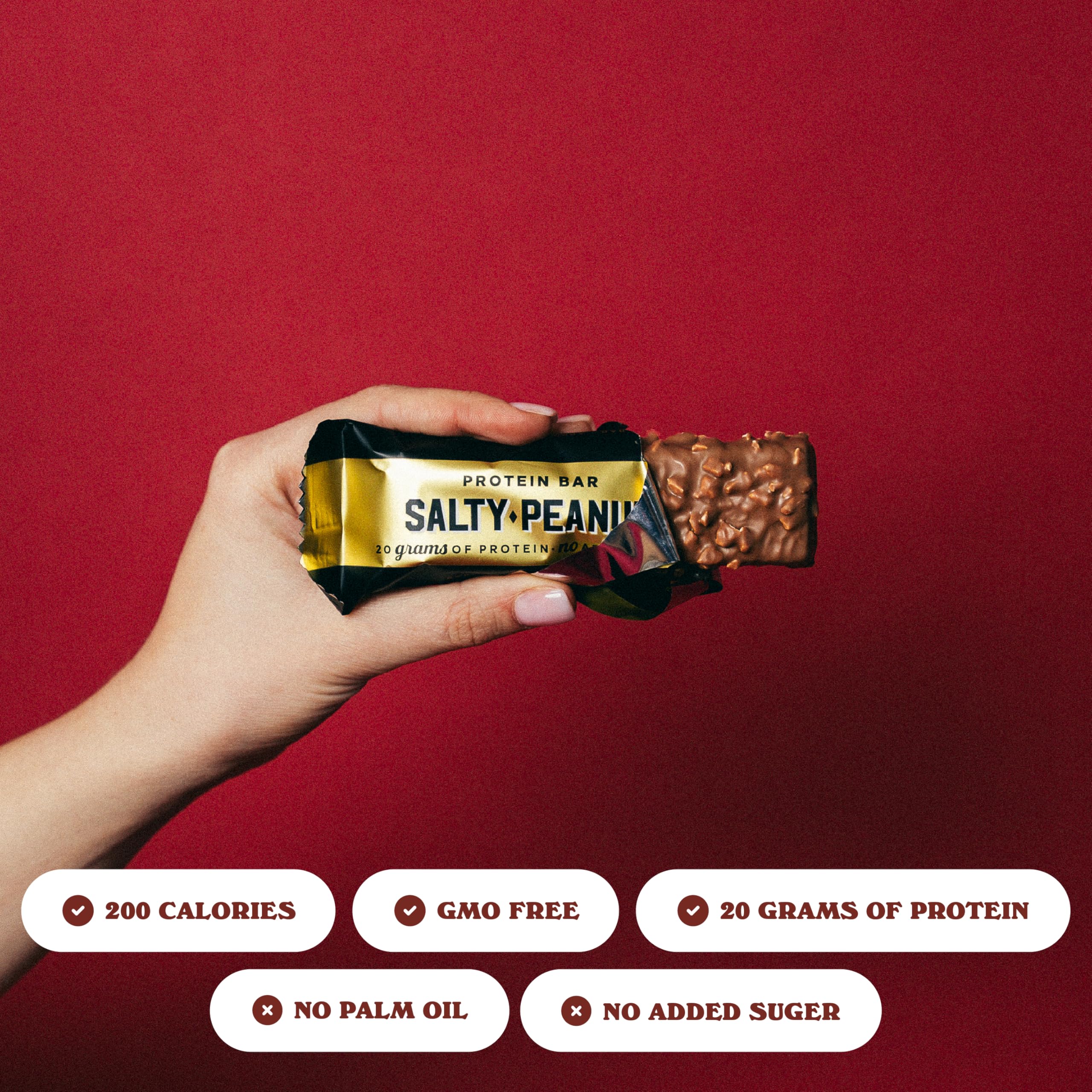 Barebells Barra Salada de Maní, en mano: snack portátil para media mañana.