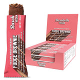 Barra proteica vegana Barebells Fudge Brownie en envase práctico para llevar.