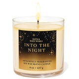 Vela Bath & Body Works Into The Night, mezcla aromática intensa para crear ambiente cálido.