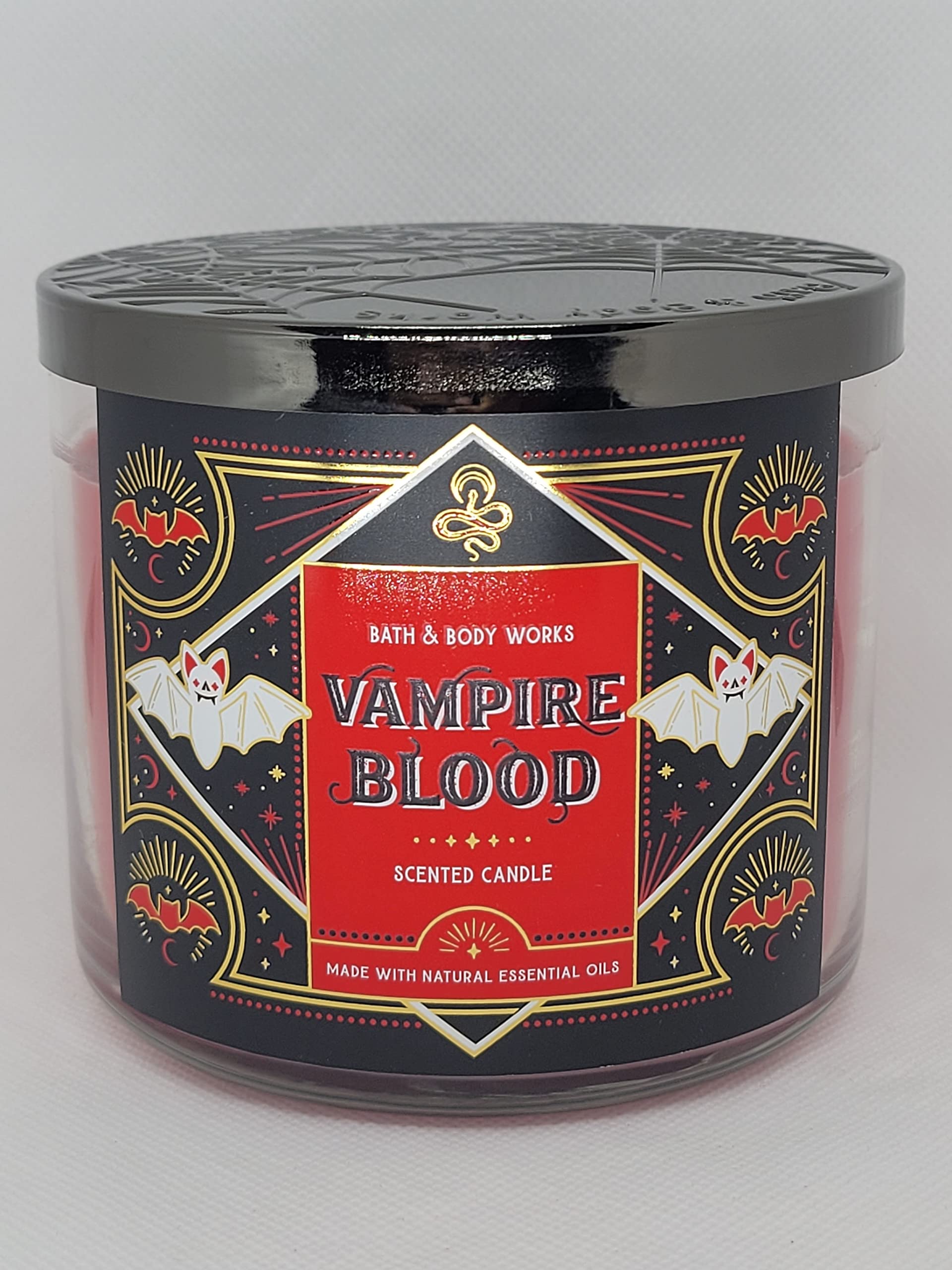Vela Vampire Blood de Bath & Body Works con 3 mechas para quema uniforme.