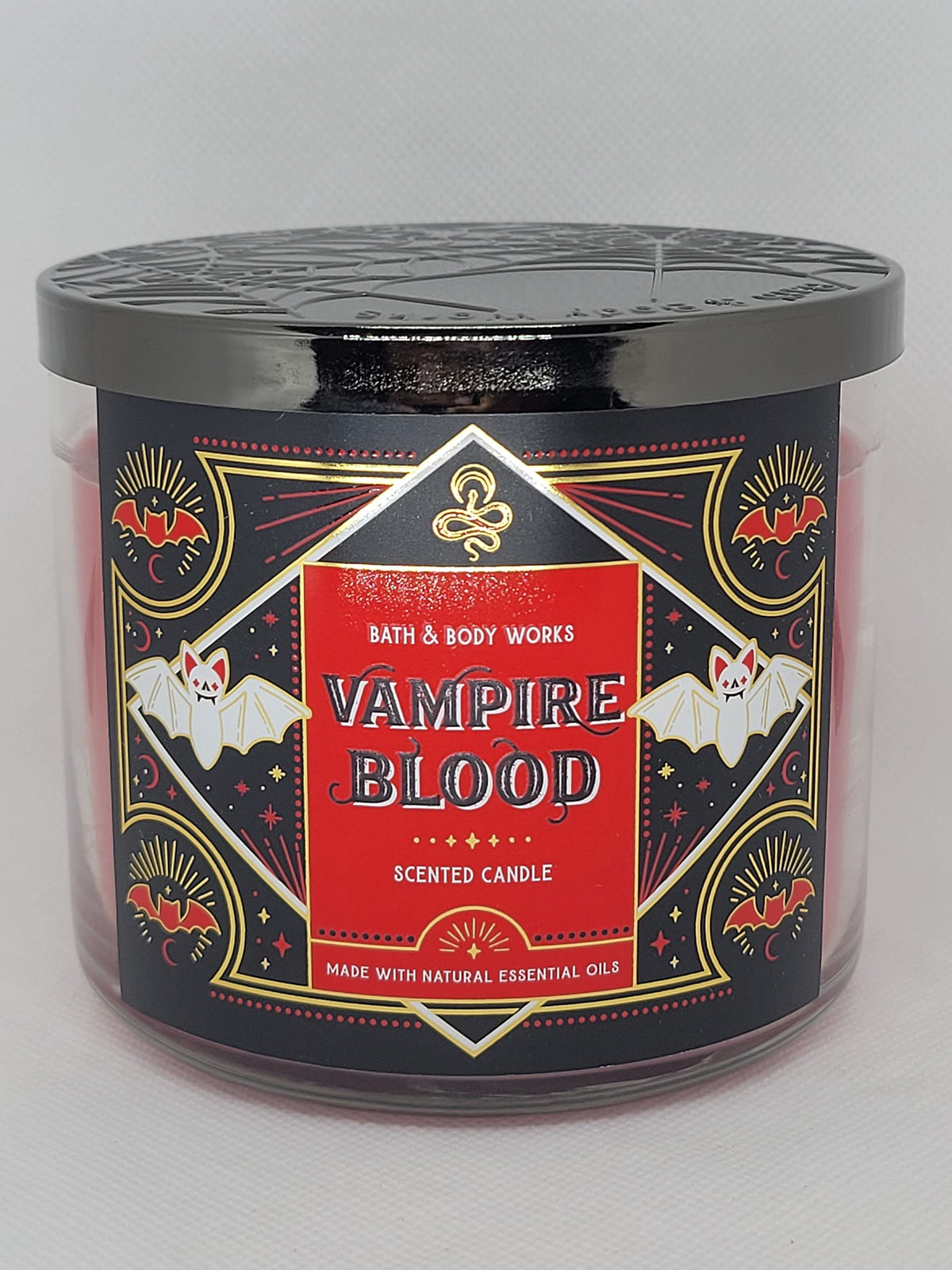 Vela Vampire Blood de Bath & Body Works con 3 mechas para quema uniforme.