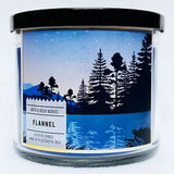 Bath & Body Works vela Flannel emite fragancia constante para habitaciones.