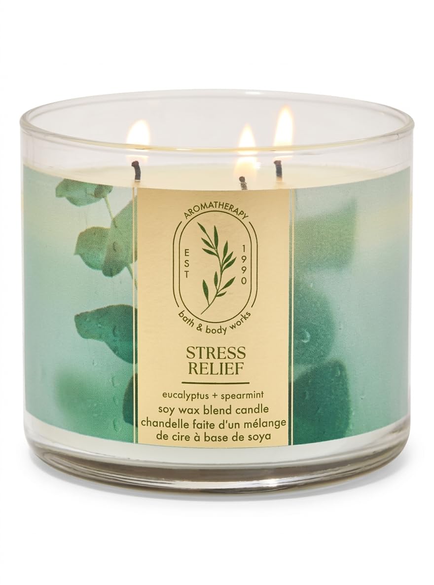 Bath & Body Works vela Eucalipto Menta, vela de tres mechas para aromatizar y relajar espacios.