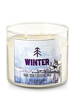 Vela Bath & Body Works inviernal con tres mechas ambientar y reconfortar el hogar.