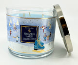Vaso de vidrio con vela de invierno Bath & Body Works.