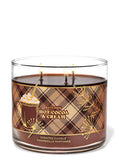 Vela Bath & Body Works White Barn, primer plano de aroma cremoso, perfecto para regalo.