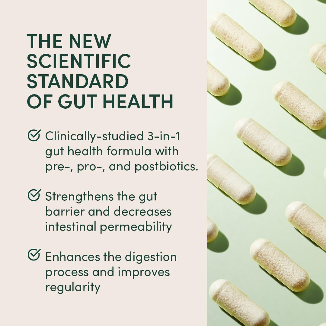 Beekeeper's Naturals Complete Gut Health tomando una cápsula.
